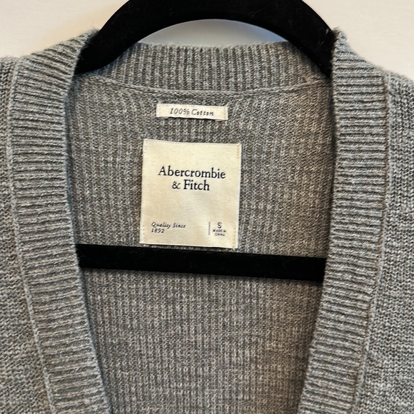 Abercrombie & Fitch. Small. - Picture 2 of 3